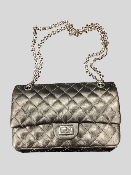 Chanel Metallic Grey Quilted Leather 226 Reissue Flap Bag – Elite Chanel Metallic Grey Quilted Leather 226 Reissue Flap Bag – Elite
