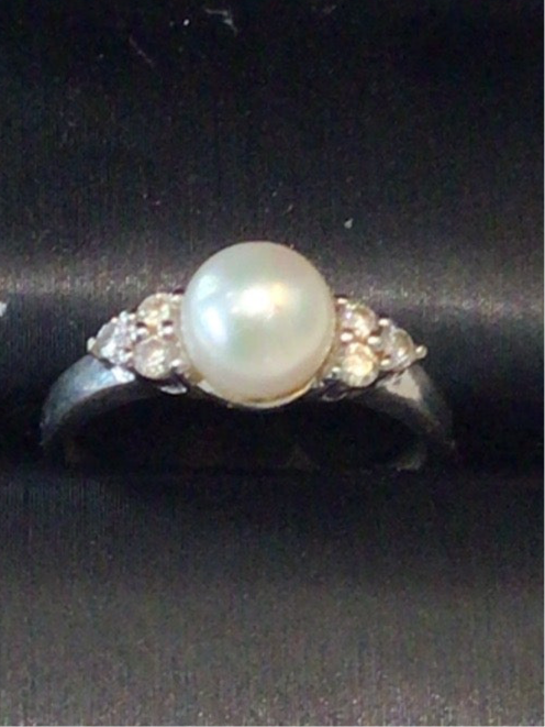9ct White Gold Pearl and Diamond Ring