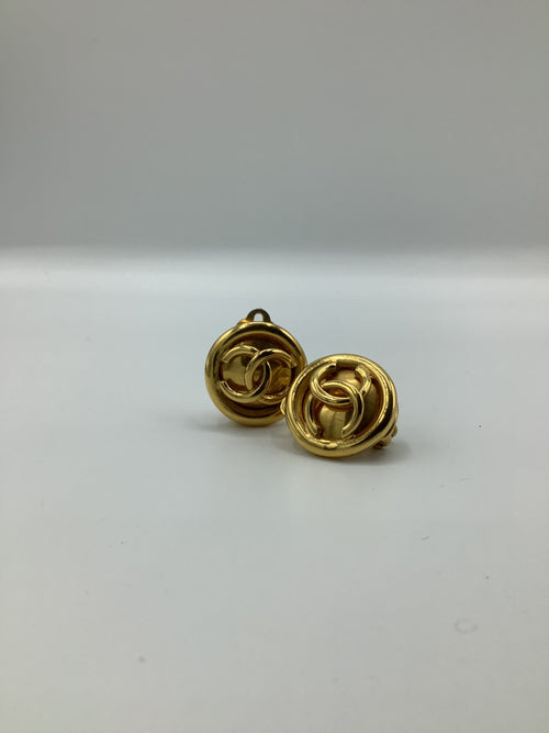 Chanel Vintage Interlocking CC's Clip On Earrings