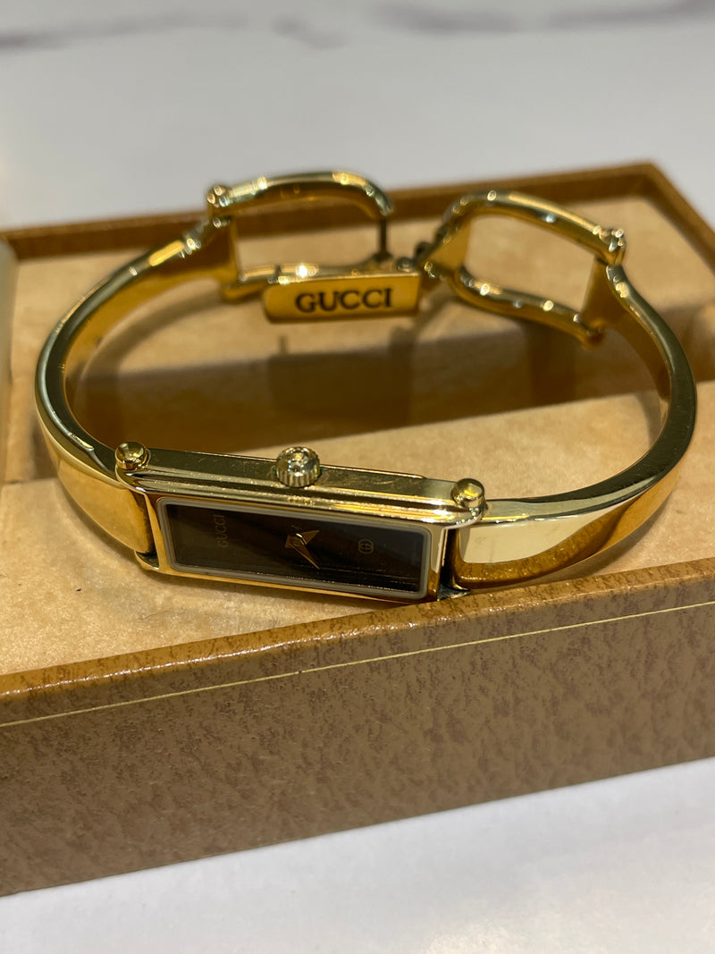 GUCCI ゴールドブレスレット時計 Gucci Quartz Gold Plated Horse bit Watch 1500 – Elite HNW - High