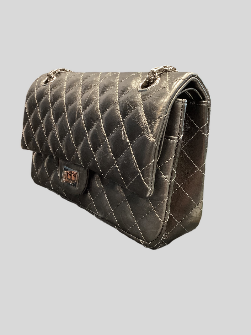 Chanel Metallic Grey Quilted Leather 226 Reissue Flap Bag – Elite Chanel Metallic Grey Quilted Leather 226 Reissue Flap Bag – Elite