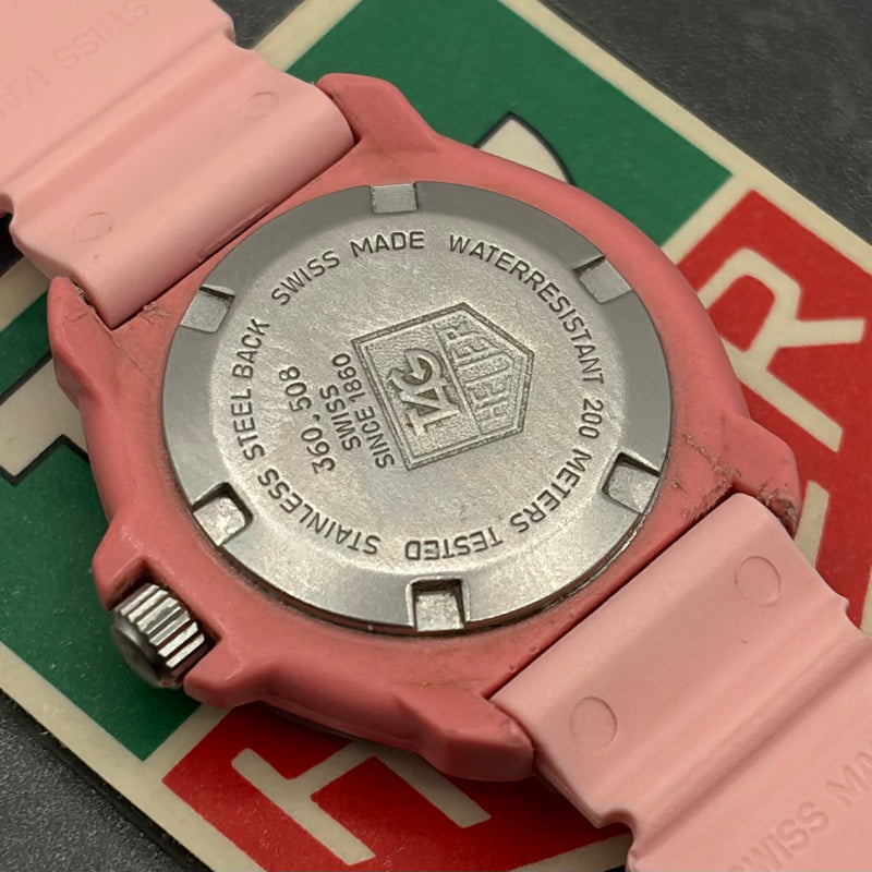 稼働 TAG HEUER FORMULA1 364.508 ピンク ベルト破損 The TAG Heuer Formula 1 Solargraph 38mm drops in a wave of fresh