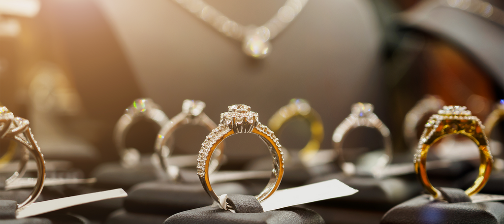 Elite HNW Beaconsfield, discover our luxury jewellery range. With rare and stunning diamonds, gold, platinum and silver jewellery pieces Elite HNW Beaconsfield can aid with all customers jewellery needs 