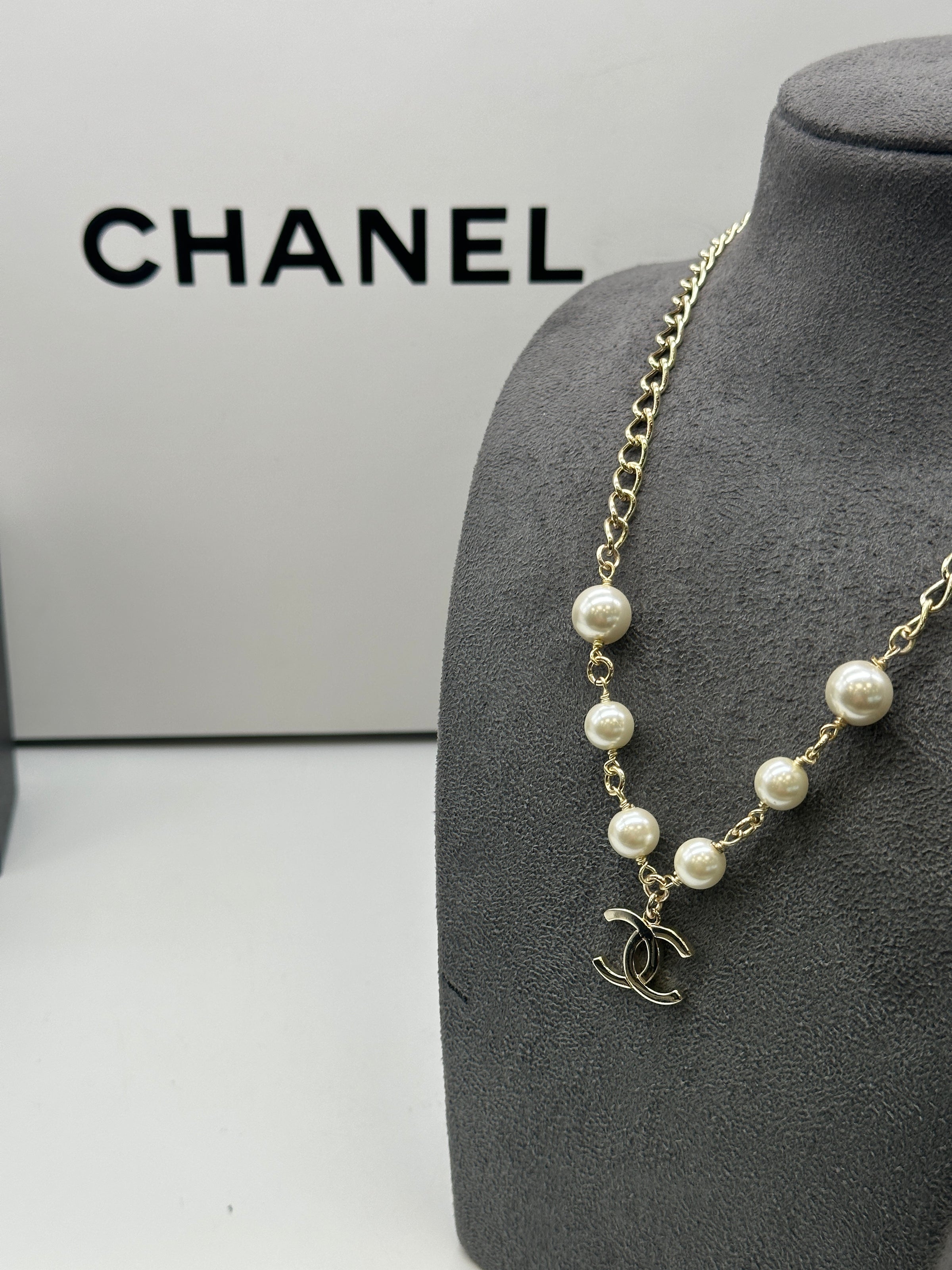 Authentic Chanel 1980s Triple Chain Pearl Necklace, Women's Fashion,  Jewelry on Carousell