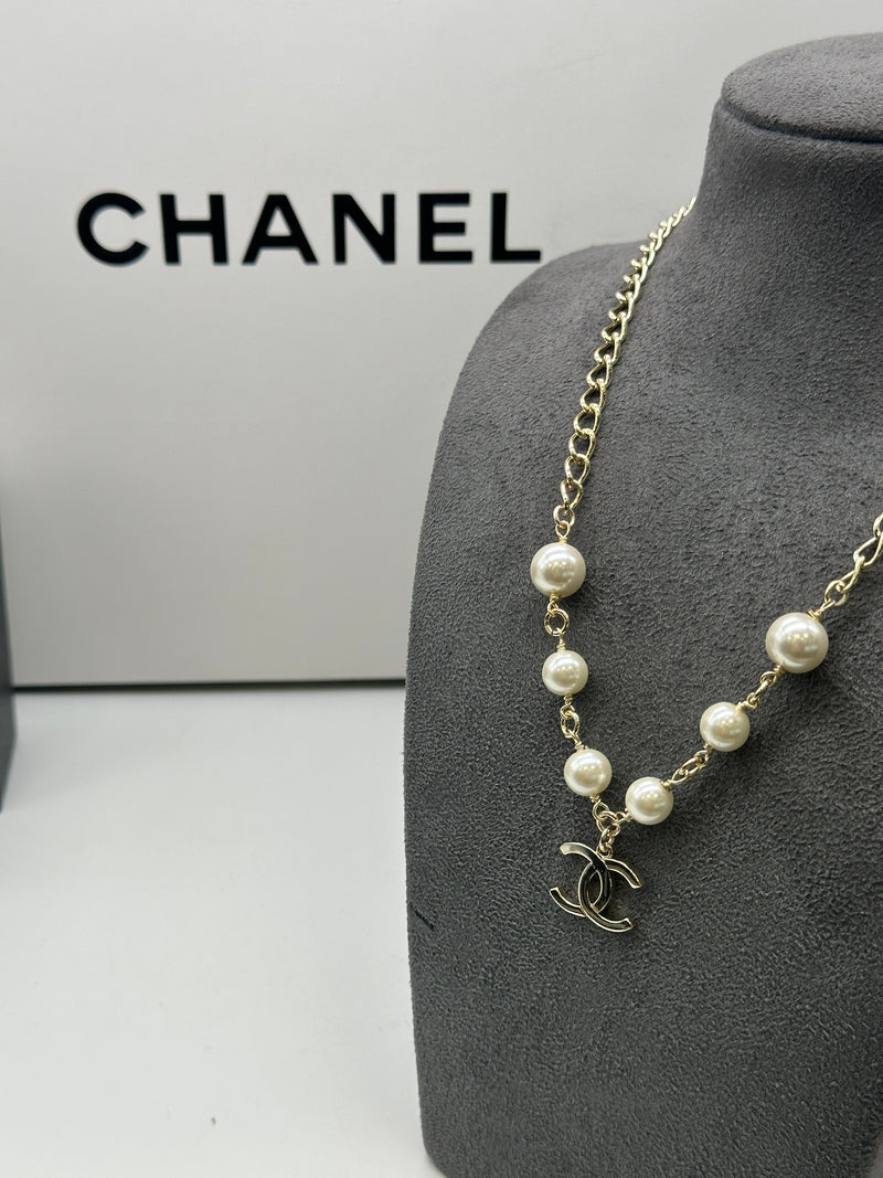 Chanel Small Necklace with Pearls an Interlocking C Logo