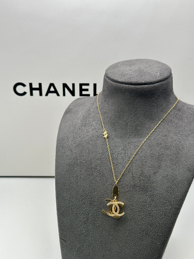 Chanel Small Necklace with Double Interlocking C Logo Pendant – Elite HNW -  High End Watches, Jewellery & Art Boutique
