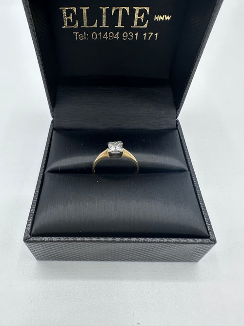 18ct Yellow Gold Diamond Ring