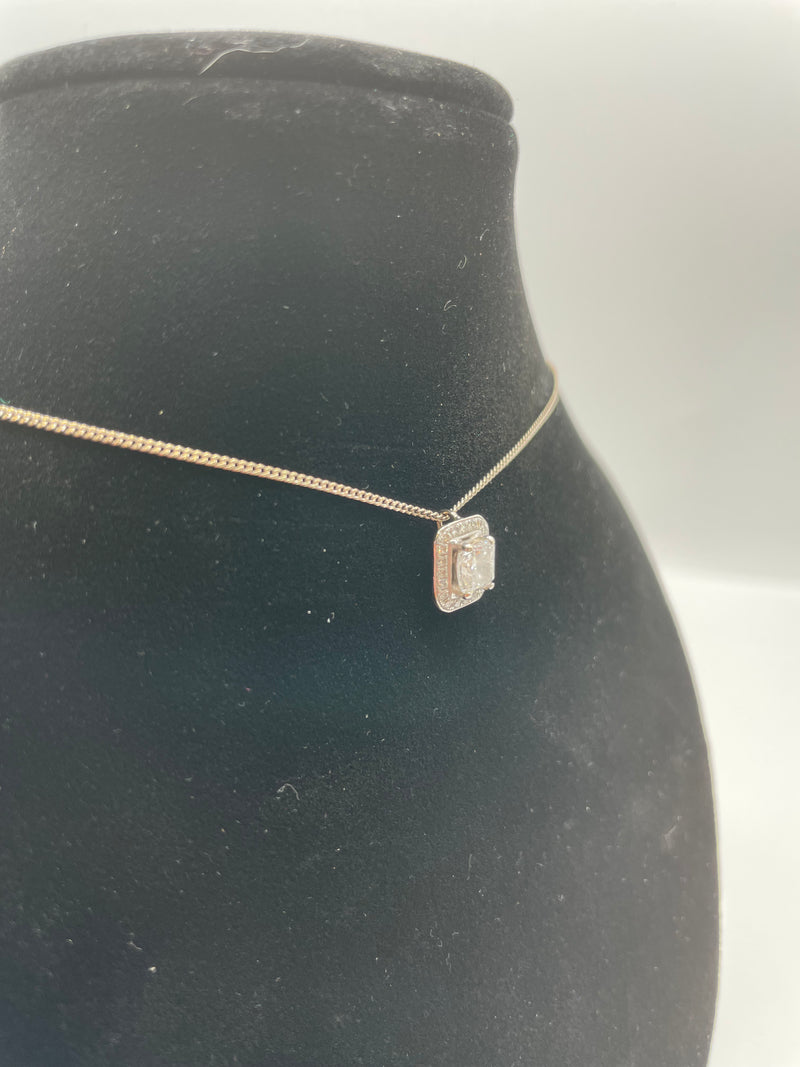 18ct White Gold necklace with Diamond Pendant