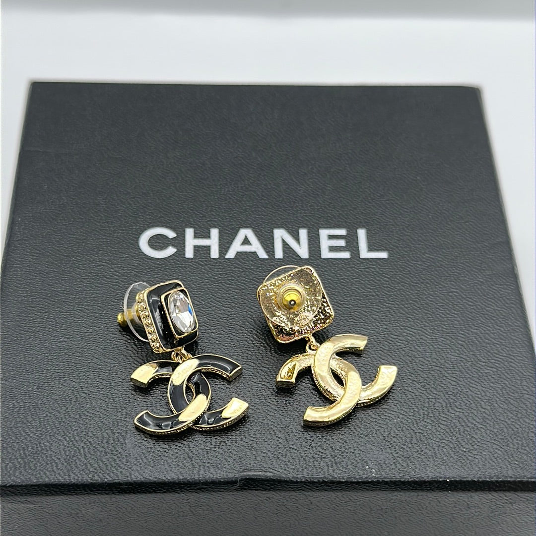 Chanel CC Logo Enamel Earrings – Elite HNW - High End Watches, Jewellery &  Art Boutique