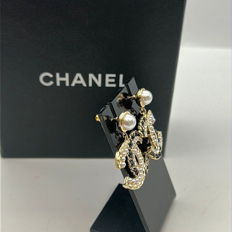 Chanel CC Logo Earrings – Elite HNW - High End Watches, Jewellery & Art  Boutique
