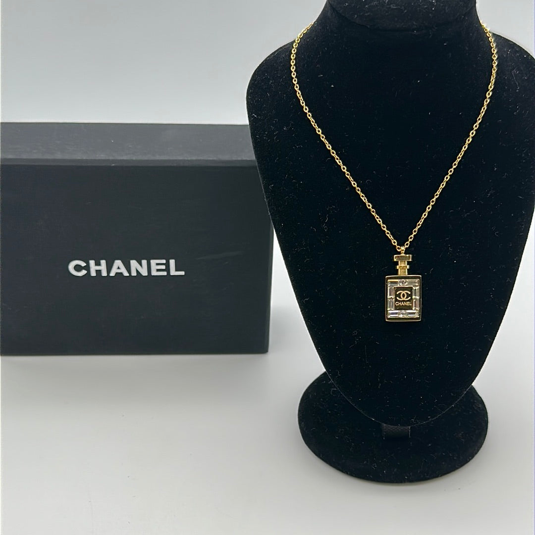 Chanel Pearl Brooch – Elite HNW - High End Watches, Jewellery & Art Boutique