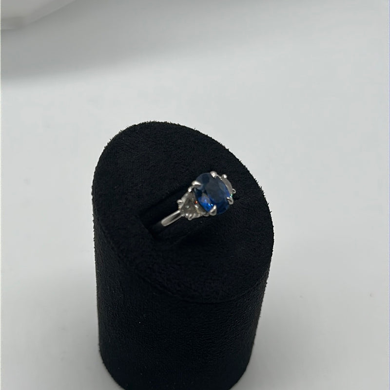 18ct White Gold Diamond and Sapphire Ring