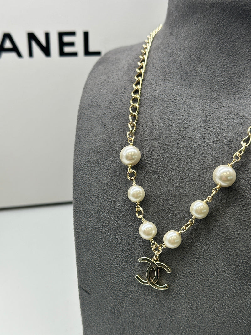 Chanel Small Necklace with Pearls an Interlocking C Logo