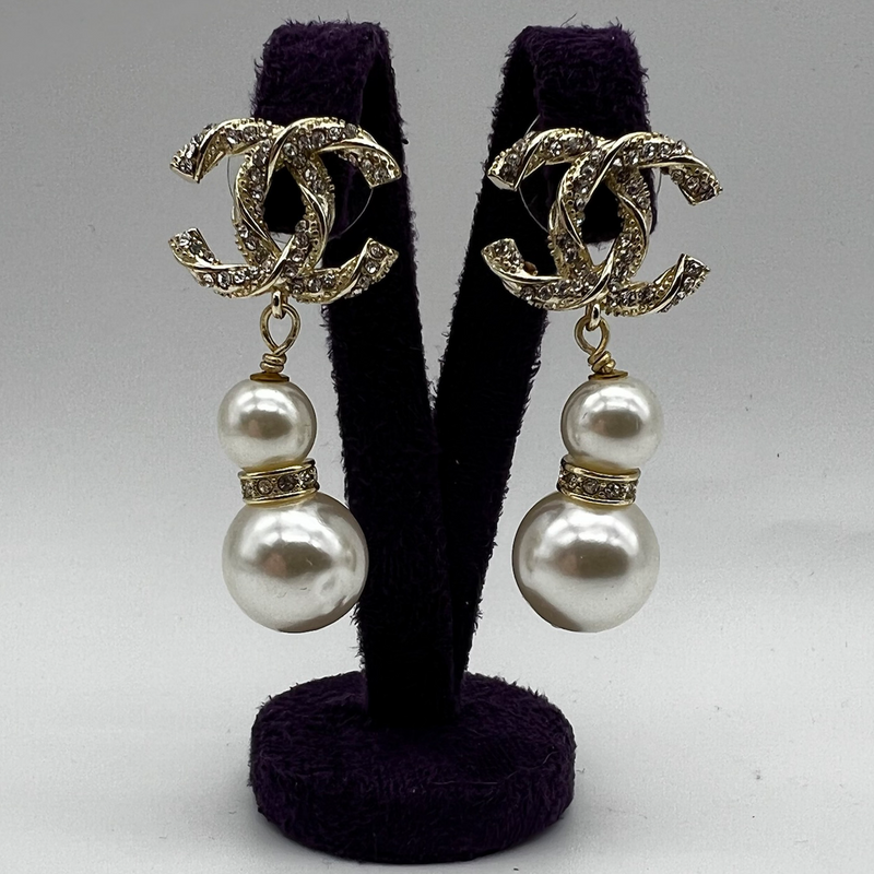 Chanel CC Earrings with Pearl Drop Down – Elite HNW - High End Watches,  Jewellery & Art Boutique