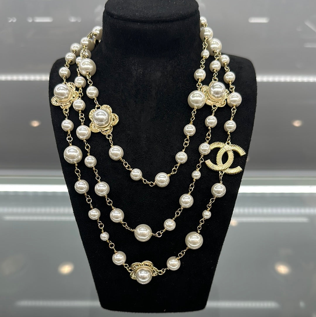 overdraw Ulempe Sprængstoffer Chanel Pearl And CC Logo Necklace – Elite HNW - High End Watches, Jewellery  & Art Boutique