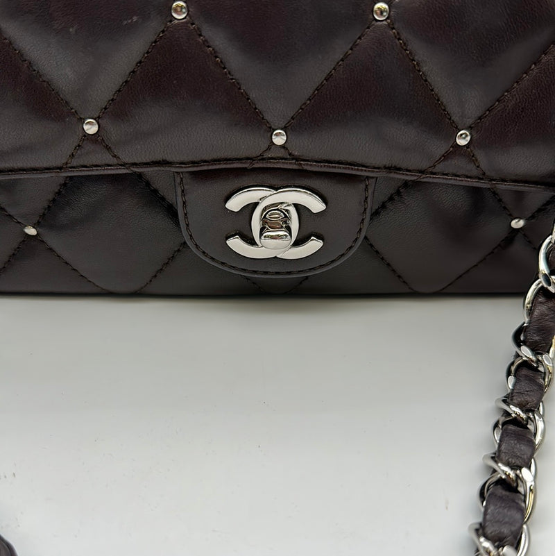 Chanel Vip Gift  Chanel pearls, Chanel fashion show, Pearl bag