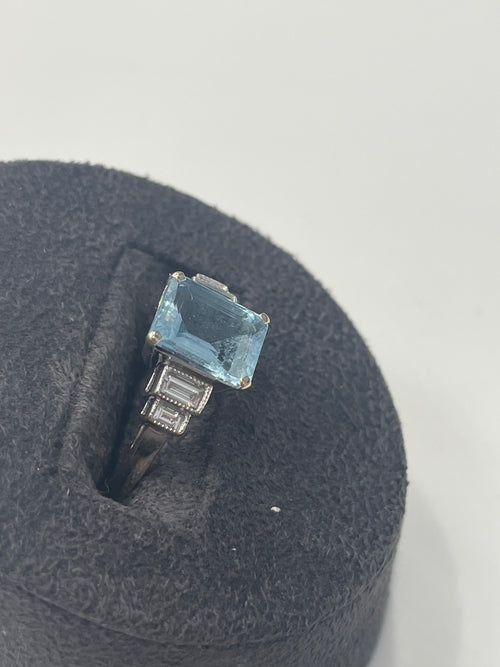 Ladies Aqua Marine And Diamond Ring